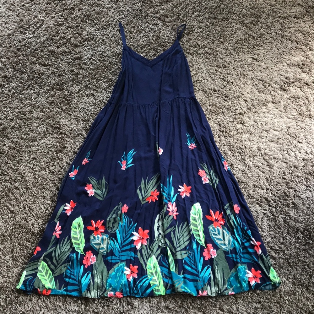 Mid length old navy dress worn once.